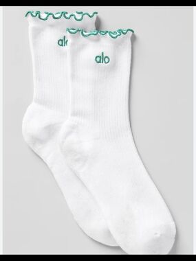 ALO Yoga NWOT  Lettuce Edge Socks White/Spruce